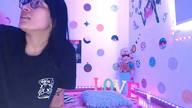Snapshot of Yaumiko chatting on 10, 3, 2025 Yaumiko online show from 10, 3, 2025
