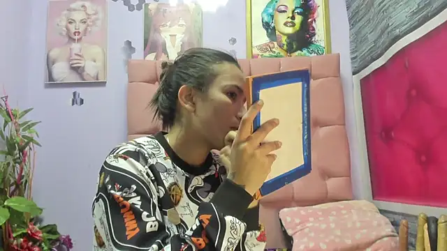 Snapshot of Yaumiko chatting on 14, 11, 2025 Yaumiko online show from 14, 11, 2025