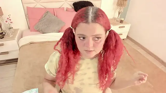 Twwiiggy online show from 10, 10, 2025