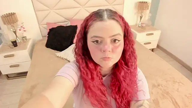 Twwiiggy online show from 6, 11, 2025