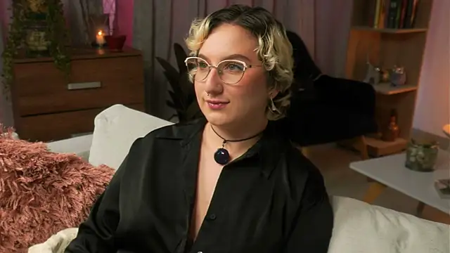 Ximenna Cruz online show from 25, 4, 2026