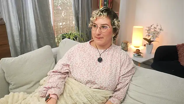 Ximenna Cruz online show from 14, 4, 2026