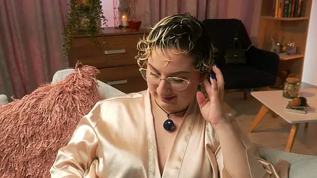 Ximenna Cruz online show from 23, 4, 2026