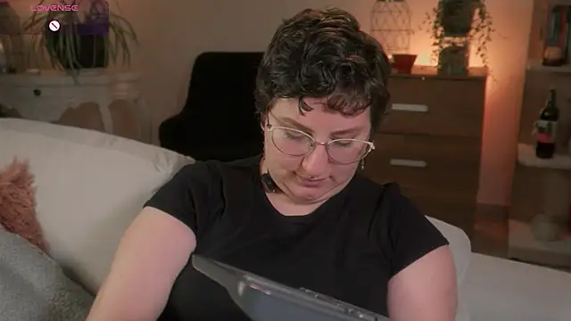 Snapshot of Ximenna_Cruz chatting on 16, 11, 2025 Ximenna Cruz online show from 16, 11, 2025