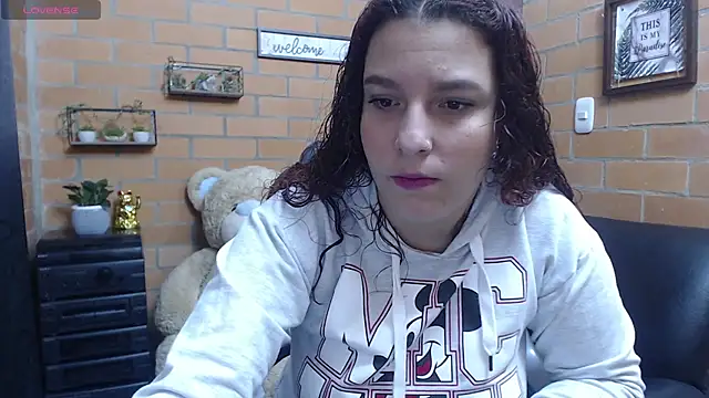 Snapshot of alexia_87 chatting on 12, 9, 2025 alexia 87 online show from 12, 9, 2025