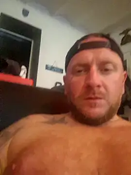 Snapshot of RomWoolf chatting on 29, 10, 2025 RomWoolf online show from 29, 10, 2025