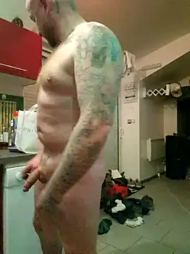 Snapshot of RomWoolf chatting on 5, 3, 2025 RomWoolf online show from 5, 3, 2025