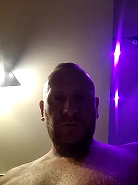 Snapshot of RomWoolf chatting on 21, 9, 2025 RomWoolf online show from 21, 9, 2025