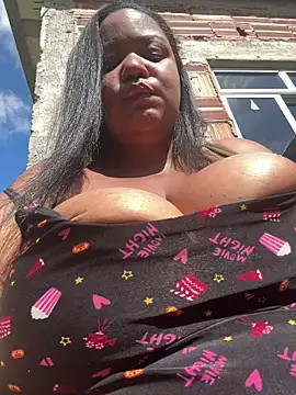 Snapshot of SweetLizzyBBW chatting on 31, 7, 2026 SweetLizzyBBW online show from 31, 7, 2026