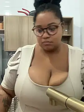Snapshot of SweetLizzyBBW chatting on 2, 6, 2026 SweetLizzyBBW online show from 2, 6, 2026