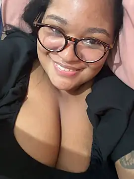 Snapshot of SweetLizzyBBW chatting on 9, 8, 2026 SweetLizzyBBW online show from 9, 8, 2026