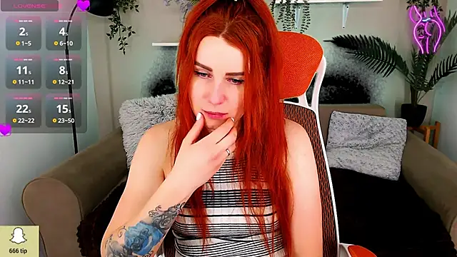 YrKiraXO online show from 4, 2, 2025