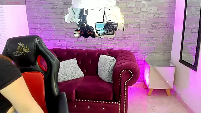 conniejames m online show from 30, 10, 2025