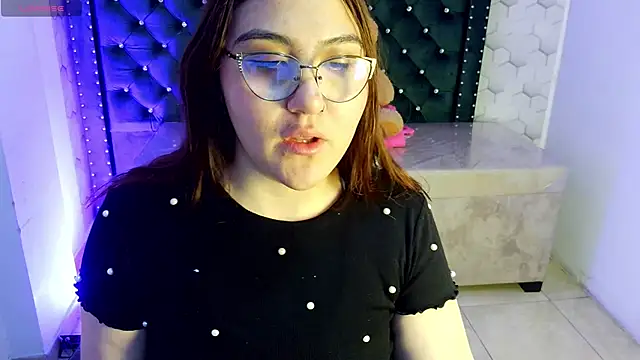 Snapshot of conniejames_m chatting on 27, 6, 2026 conniejames m online show from 27, 6, 2026
