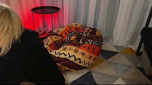 Snapshot of EmmyAmbros chatting on 8, 5, 2026 EmmyAmbros online show from 8, 5, 2026