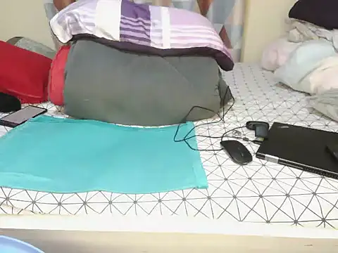 Snapshot of HoLy-ViRgiN chatting on 5, 11, 2025 HoLy-ViRgiN online show from 5, 11, 2025