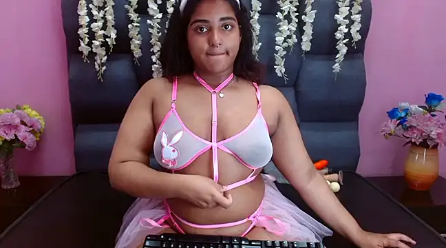 Snapshot of Sofia_Hernandez_ chatting on 2, 3, 2025 Sofia Hernandez online show from 2, 3, 2025
