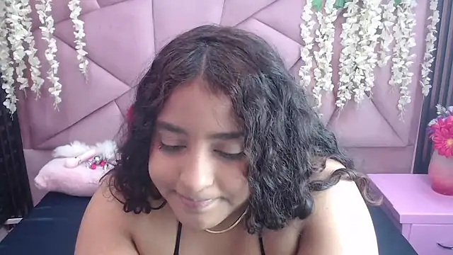 Sofia Hernandez  online show from 16, 4, 2026