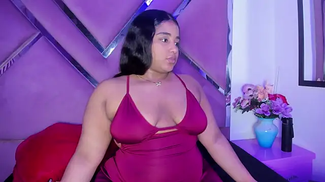 Sofia Hernandez  online show from 19, 12, 2025