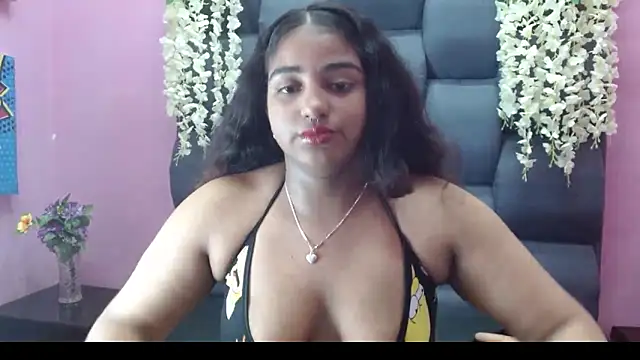 Snapshot of Sofia_Hernandez_ chatting on 4, 2, 2025 Sofia Hernandez online show from 4, 2, 2025