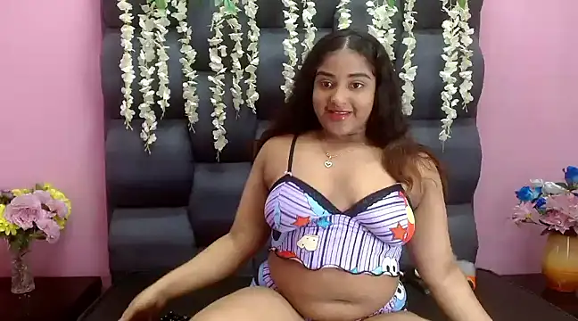 Snapshot of Sofia_Hernandez_ chatting on 4, 3, 2025 Sofia Hernandez online show from 4, 3, 2025