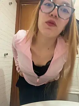 Snapshot of melody-dy chatting on 11, 6, 2026 melody-dy online show from 11, 6, 2026