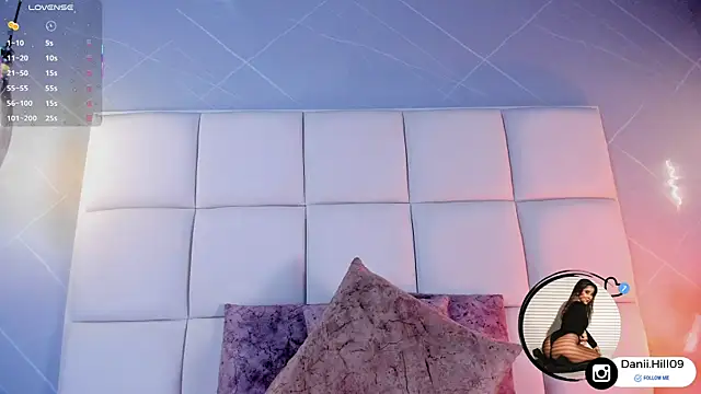 danii hill  online show from 18, 10, 2025