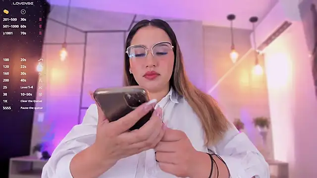 danii hill  online show from 10, 2, 2025