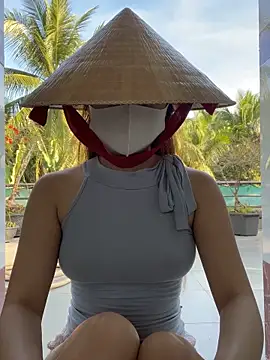 BabyThree  online show from 18, 12, 2025