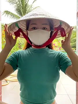 BabyThree  online show from 31, 10, 2025