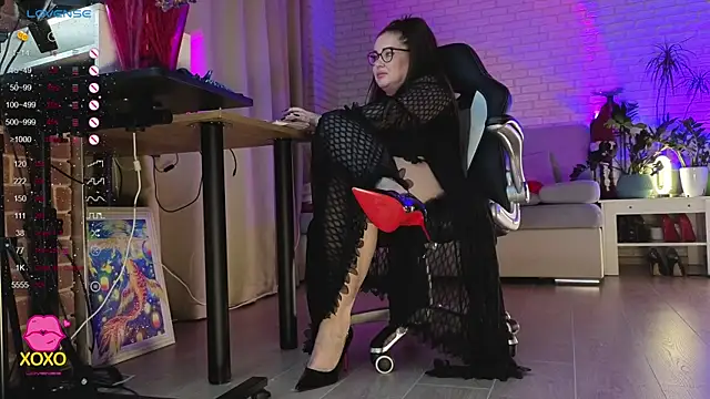 misskaassandraa online show from 4, 12, 2025