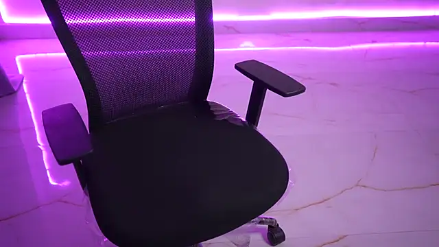 Snapshot of only_aleesha chatting on 14, 12, 2025 only aleesha online show from 14, 12, 2025