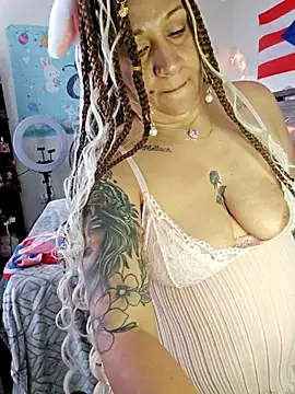 ladycreamypr2 online show from 2, 4, 2026