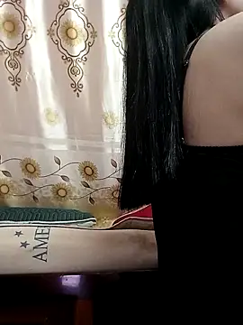 Snapshot of NgocQuyen2K chatting on 24, 11, 2025 NgocQuyen2K online show from 24, 11, 2025