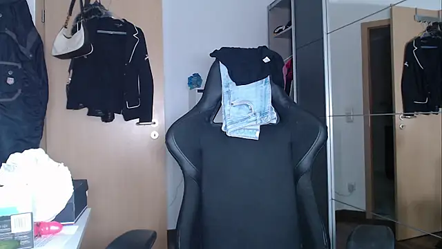 Liana Lou online show from 11, 9, 2025