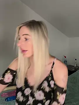 Liana Lou online show from 28, 2, 2025