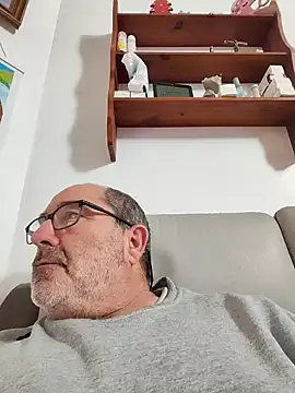 Snapshot of gillou1234 chatting on 11, 11, 2025 gillou1234 online show from 11, 11, 2025