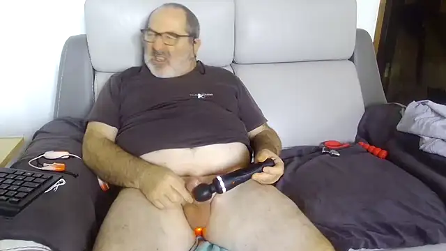 Snapshot of gillou1234 chatting on 17, 11, 2025 gillou1234 online show from 17, 11, 2025