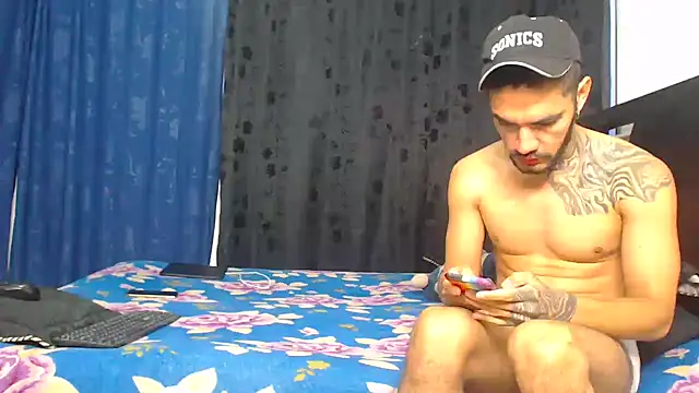 Snapshot of Hot_Sharks_ chatting on 9, 11, 2025 Hot Sharks online show from 9, 11, 2025