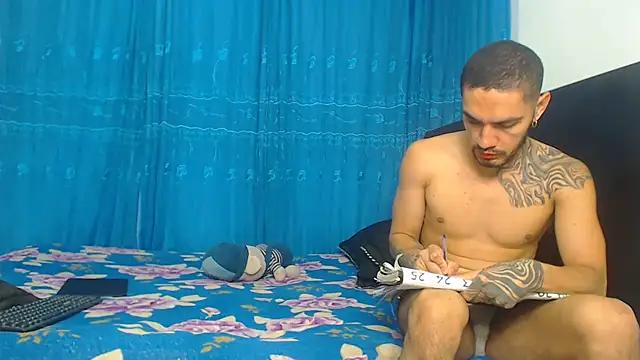 Snapshot of Hot_Sharks_ chatting on 30, 10, 2025 Hot Sharks online show from 30, 10, 2025