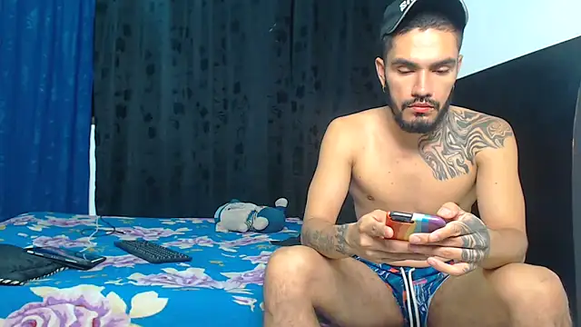 Snapshot of Hot_Sharks_ chatting on 28, 11, 2025 Hot Sharks online show from 28, 11, 2025