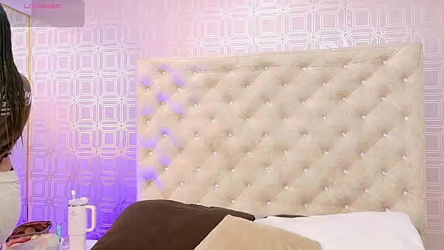 Sara Desire online show from 28, 9, 2025