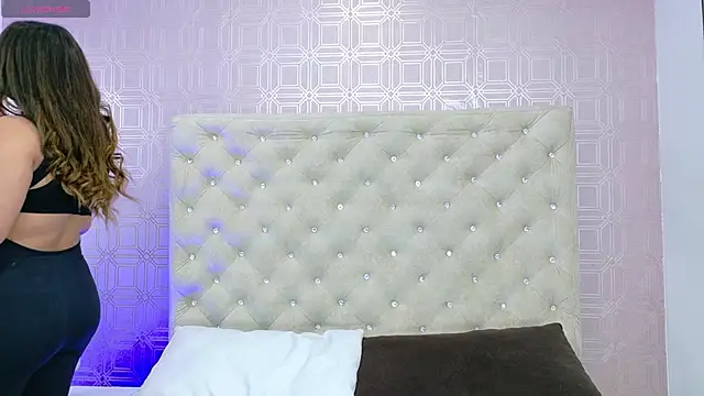Sara Desire online show from 9, 9, 2025
