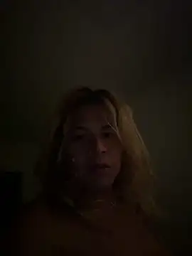 Snapshot of allissonw13 chatting on 4, 5, 2026 allissonw13 online show from 4, 5, 2026
