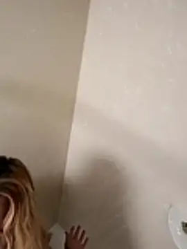 allissonw13 online show from 14, 4, 2026