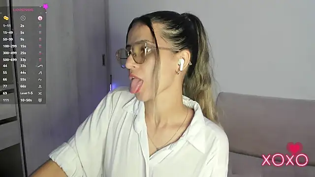 Lilacutte  online show from 29, 9, 2025