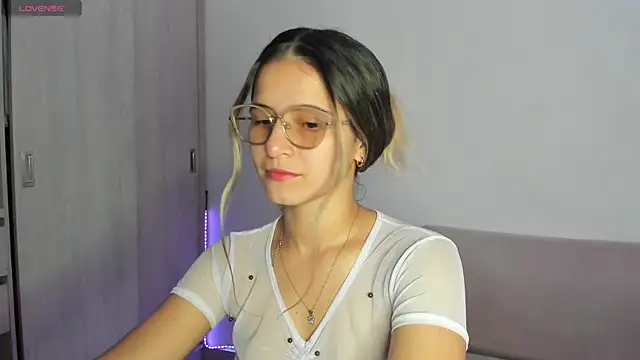 Lilacutte  online show from 10, 9, 2025