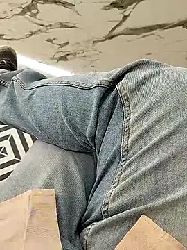 A man in public online show from 13, 10, 2025