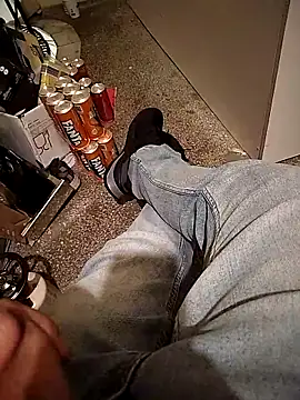 A man in public online show from 17, 10, 2025