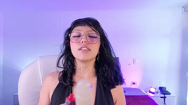 cute hollywood online show from 19, 4, 2026